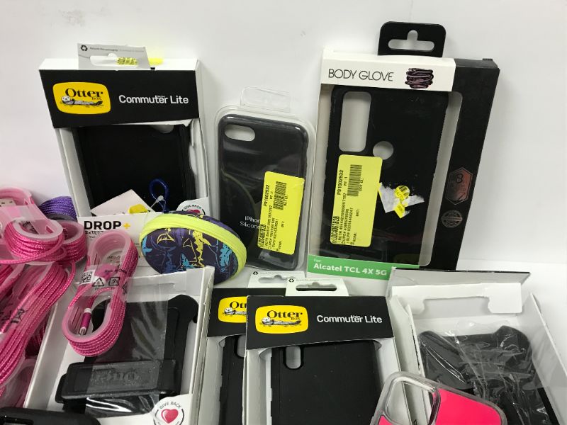 Photo 4 of OTER BOX , BODY GLOVE , APPLE  PHONE CASES & CHARGES