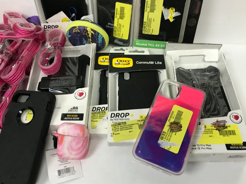 Photo 2 of OTER BOX , BODY GLOVE , APPLE  PHONE CASES & CHARGES