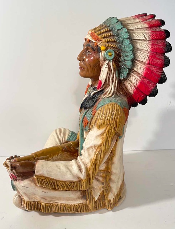 Photo 2 of VTG UNIVERSAL STATUARY NATIVE AMERICAN, INDIAN CHIEF PEACE PIPE SMOKE SHOP 691