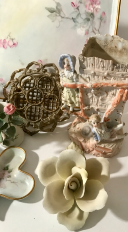 Photo 2 of ANTIQUE AND VINTAGE DECOR