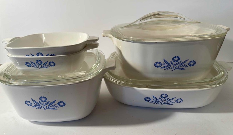 Photo 2 of VINTAGE CORNING WARE 
CASSEROLE DISHES W/ LIDS VARIOUS SIZES