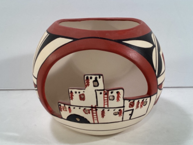 Photo 1 of VINTAGE NATIVE AMERICAN SIGNED POTTERY
