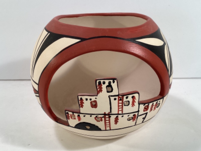 Photo 4 of VINTAGE NATIVE AMERICAN SIGNED POTTERY