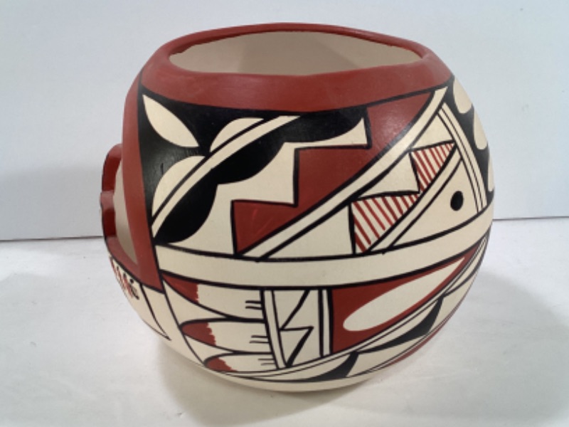 Photo 3 of VINTAGE NATIVE AMERICAN SIGNED POTTERY