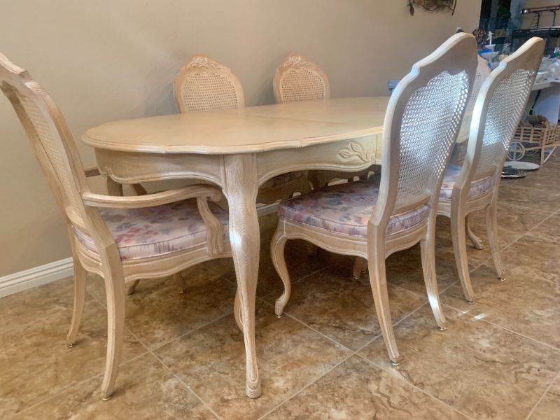 Photo 1 of DREXEL HERITAGE DINING ROOM TABLE WITH 6 CHAIRS AND 2 LEAVES 56" X 40" H30" WITHOUT LEAVES, 96" X 40" H30" WITH LEAVES