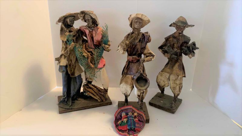 Photo 1 of 3 - PAPER MACHE MEXIJCAN FOLK ART FIGURINES AND HAIR CLIP