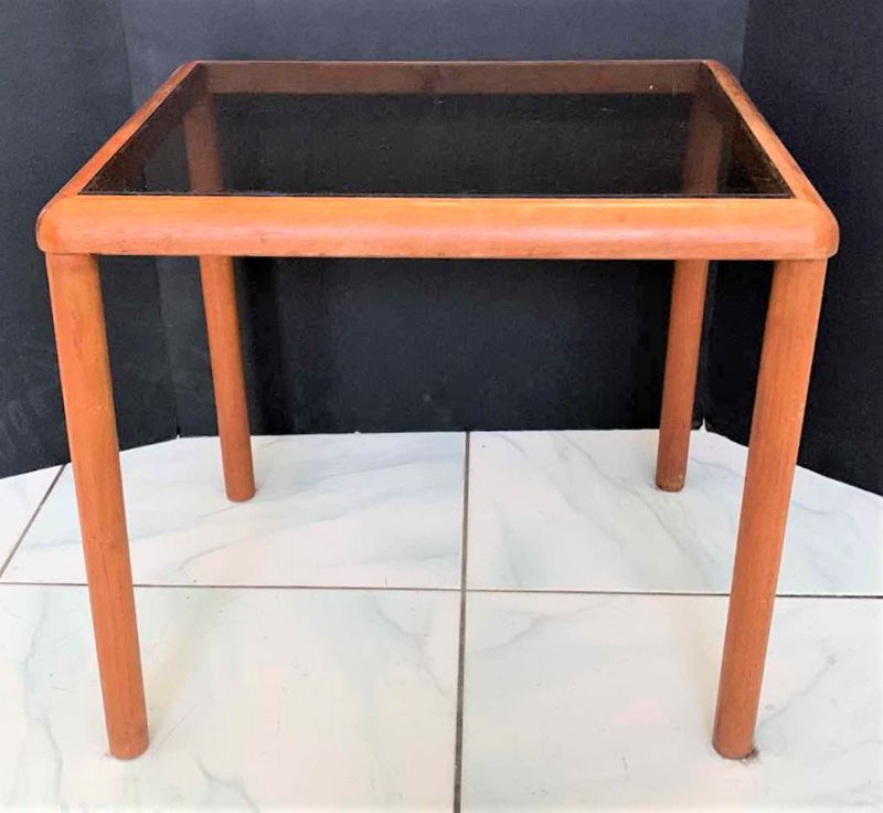 WOOD W GLASS TOP SMALL END TABLE 20” x 16” x H18.5”