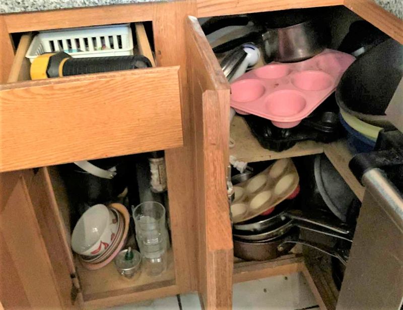 Photo 1 of CONTENTS OF CABINET