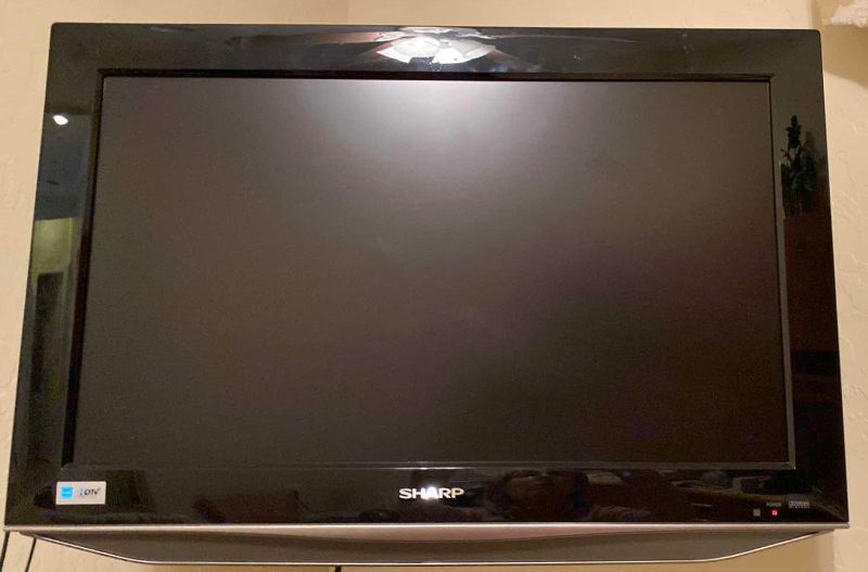 Photo 1 of SHARP TV 31” WITH REMOTE POWERS ON INCLUDES WALL BRACKET AND GE SPEAKER