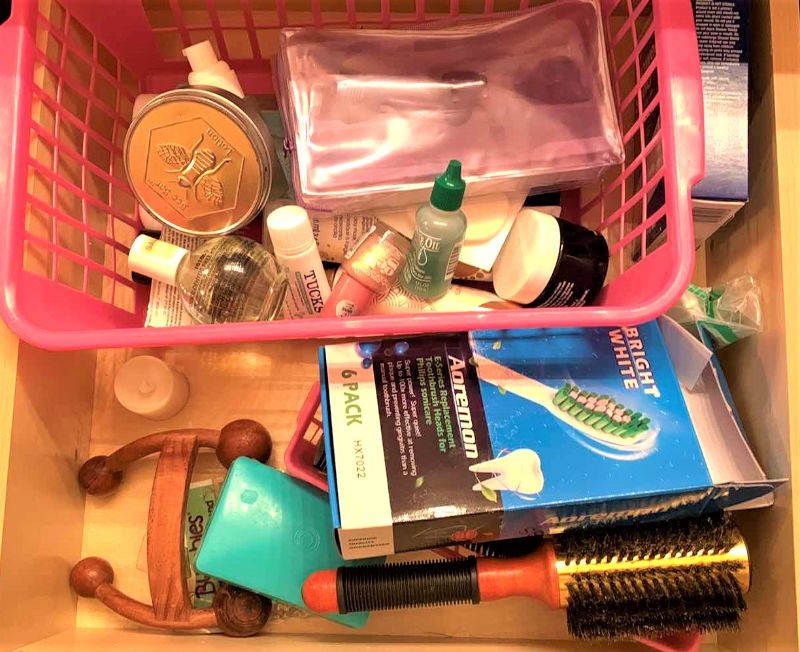 Photo 1 of CONTENTS OF BATHROOM DRAWER