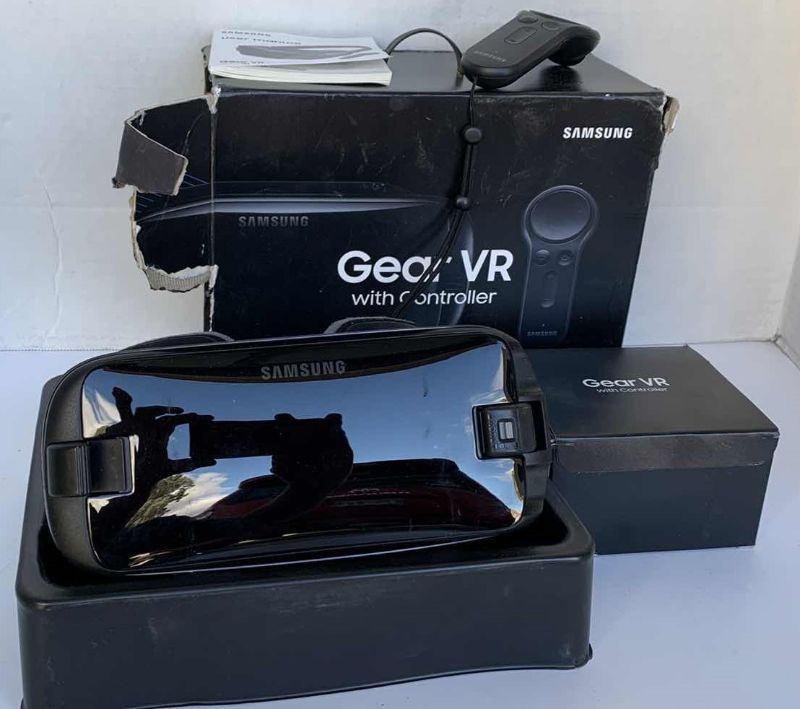 Photo 1 of SAMSUNG GEAR VR POWERED BY OCULUS WITH CONTROLLER