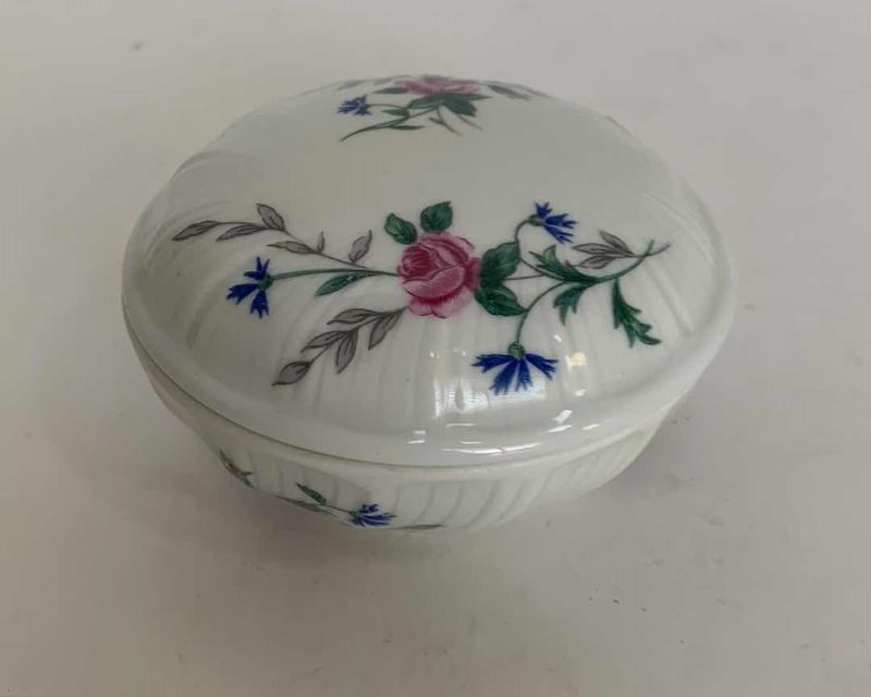 Photo 3 of BERNARDAUD LIMOGES FRANCE MIREILLE ROSE TRINKET BOX