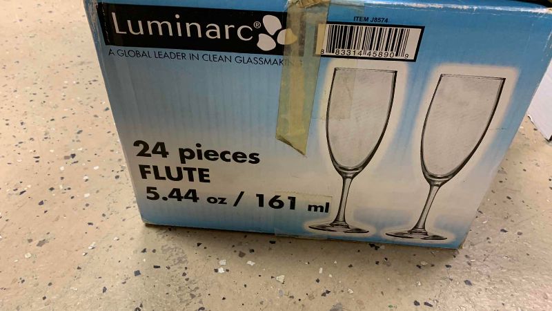 Photo 1 of CASE OF 24 CHAMPAGNE FLUTES