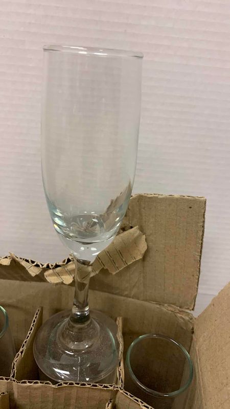 Photo 1 of CASE OF 11 CHAMPAGNE FLUTES