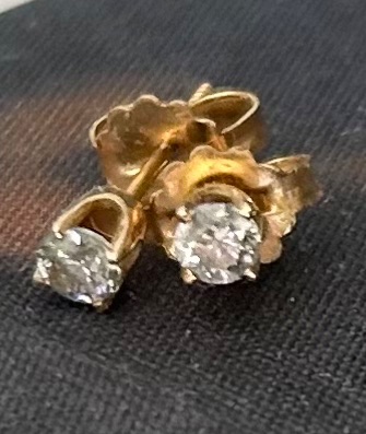 Photo 2 of FINE JEWELRY- 18K GOLD RING SIZE 6.5 & 14K DIAMOND STUD EARRINGS 