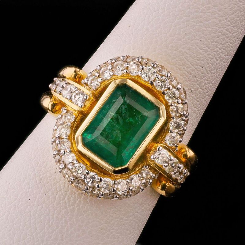 Photo 1 of ORIANNE 2.36ct EMERALD & 1.21ctw DIAMOND14K YELLOW GOLD RING SIZE 7, WEIGHT OF ITEM: 8.4 grams WITH APPRAISAL - RN035716
