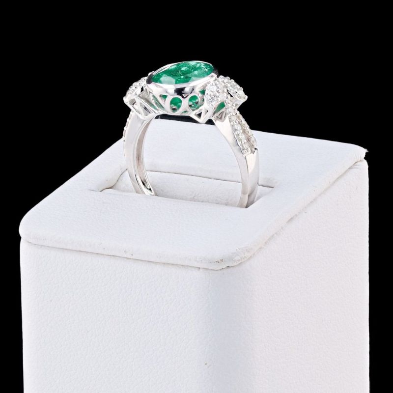Photo 1 of ORIANNE 3.12ct EMERALD & 0.38ctw DIAMOND 18K WHITE GOLD RING SIZE 6 1/2, WEIGHT: 3.12 CARAT TOTAL WITH APPRAISAL - RN033409
