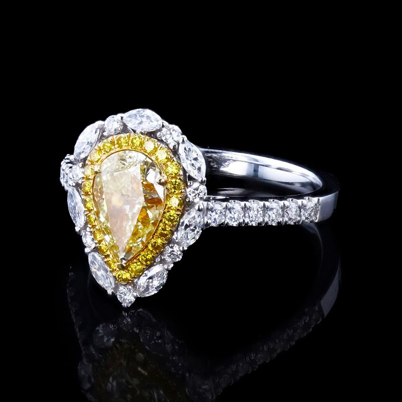 Photo 1 of 1.11ct Fancy Light Yellow CENTER Diamond 18K White and Yellow Gold Ring (1.46ctw Diamonds) Size 6 1-2 with Appraisal
RN032552

