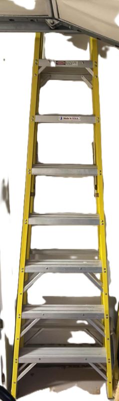 Photo 1 of 8FT ALUMINUM LADDER
