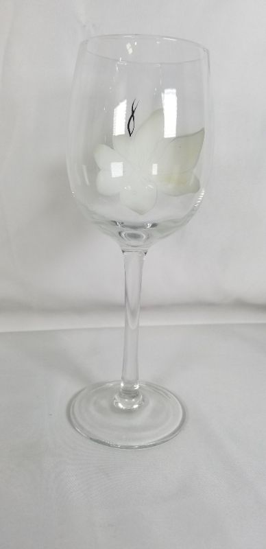 Photo 2 of WHITE FLOWER 14 OZ WINE GLASS NEW
