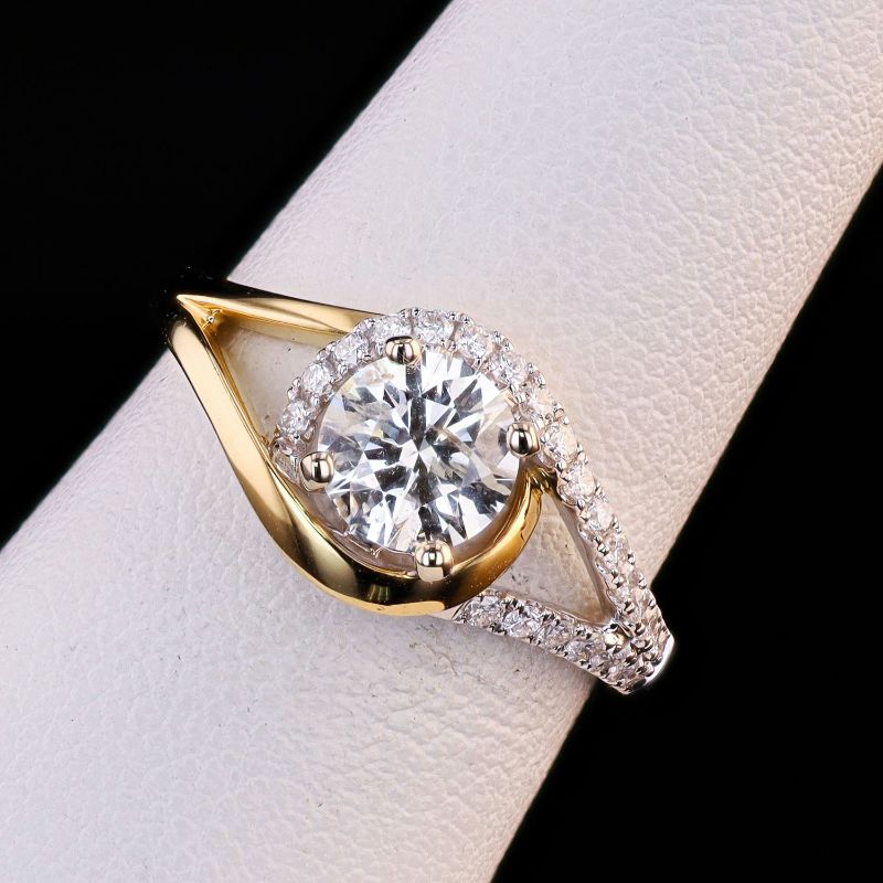 Photo 1 of ORIANNE 0.87ct F COLOR I1 CLARITY CENTER DIAMOND18K YELLOW AND WHITE GOLD RING (1.08ctw Diamonds) TOTAL WEIGHT 4.2 g SIZE 6 1/2 WITH APPRAISAL RN038824