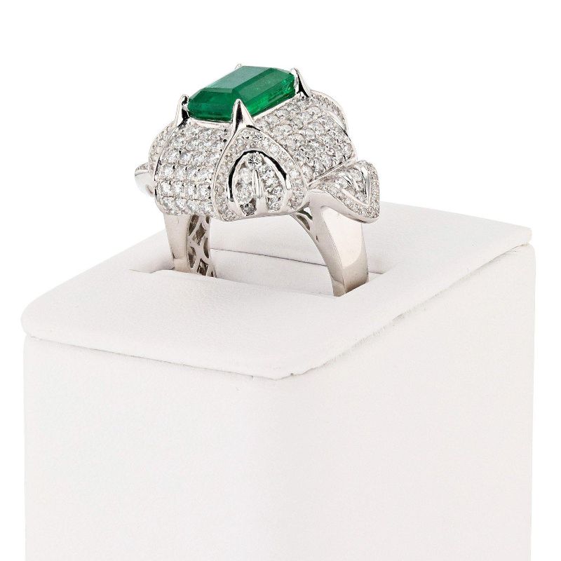 Photo 1 of ORIANNE 2.87ct EMERALD AND 2.12ctw DIAMOND PLATINUM RING, TOTAL WEIGHT 2.33 SIZE 6 1/2 WITH APPRAISAL RN028068