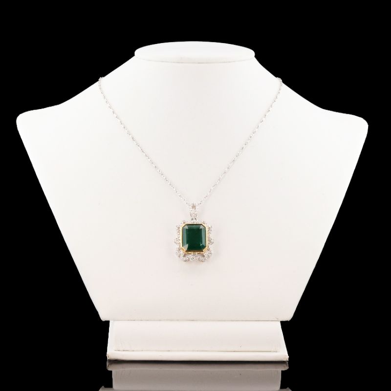Photo 1 of ORIANNE 12.36ct EMERALD AND 0.83ctw DIAMOND 18K YELLOW AND WHITE GOLD PENDANT WITH CHAIN, TOTAL WEIGHT 15.9 g LENGTH 18" WITH APPRAISAL NK014383