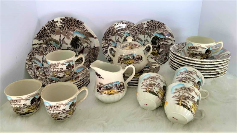 Photo 1 of W.H. GRINDLEY STAFFORDSHIRE ENGLAND PORCELAIN, 33 PIECES