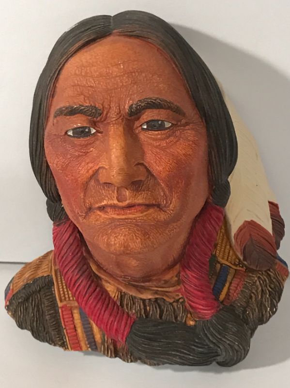 Photo 1 of SITTING BULL BY LEGEND PRODUCTS MADE IN ENGLAND 
6”H