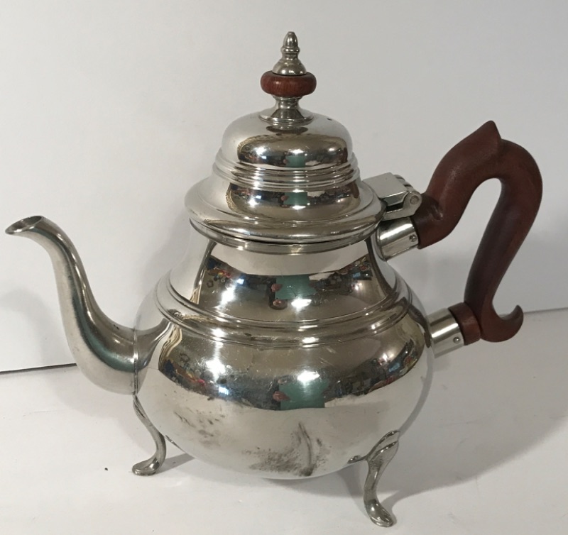 Photo 10 of VINTAGE SERVING ITEMS - IMPERIAL CRYSTAL CANDLE VODUM WILLIAMSBURG PEWTER TEAPOT & DE PONCEAU CANDY DISH / CATCH ALL AND MORE