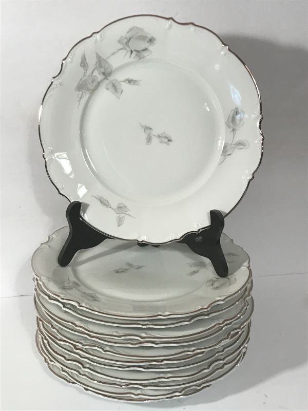 Photo 2 of HUTSCHENREUTHER SELB
LHS BAVARIA GERMANY
SYLVIA // PASCO
DINNER PLATES
SET OF 12 - 10”
MORE OF THE PATTERN IN AUCTION