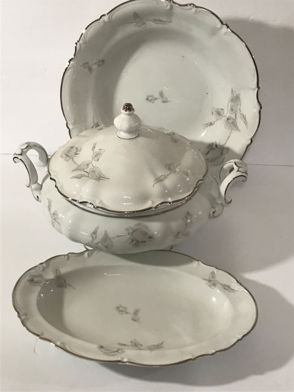 Photo 1 of HUTSCHENREUTHER SELB
LHS BAVARIA GERMANY
SYLVIA // PASCO
TUREEN & RELISH PLATE
MORE OF THE PATTERN IN AUCTION