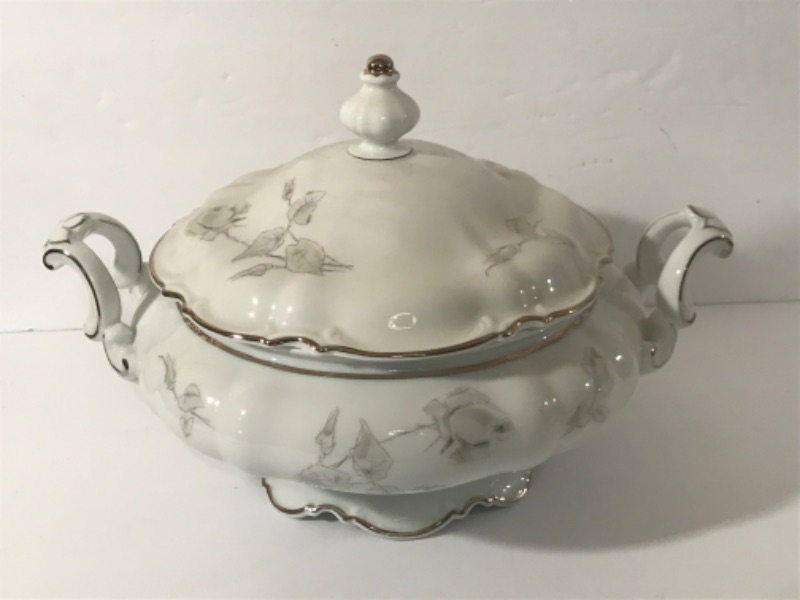 Photo 3 of HUTSCHENREUTHER SELB
LHS BAVARIA GERMANY
SYLVIA // PASCO
TUREEN & RELISH PLATE
MORE OF THE PATTERN IN AUCTION