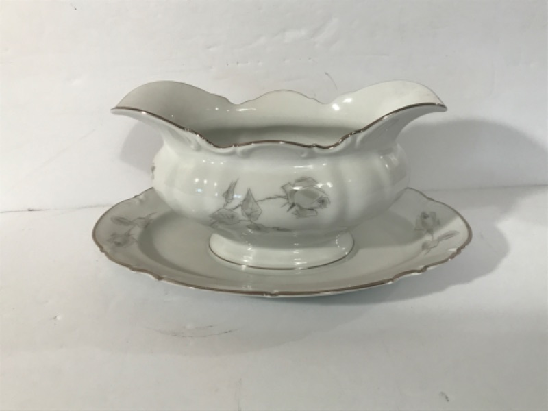 Photo 3 of HUTSCHENREUTHER SELB
LHS BAVARIA GERMANY
SYLVIA // PASCO
SUGAR, CREAMER, GRAVY BOAT & PLATTER
MORE OF THE PATTERN IN AUCTION