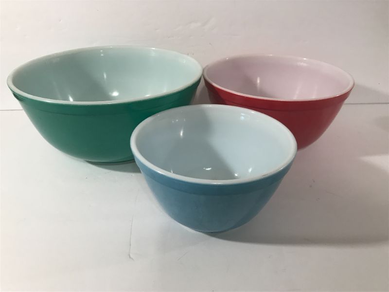 Photo 1 of VINTAGE PYREX BOWLS