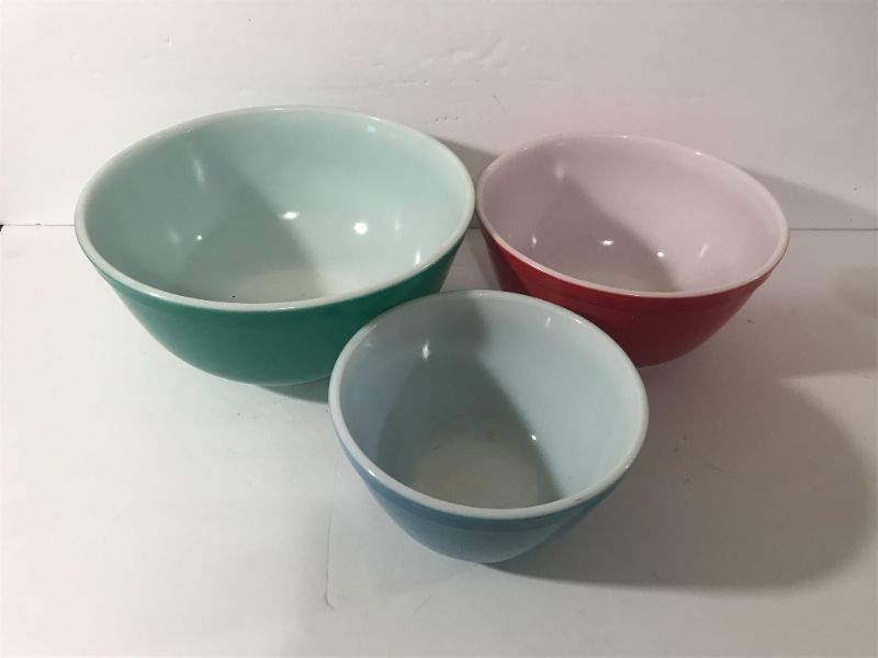 Photo 1 of VINTAGE PYREX BOWLS