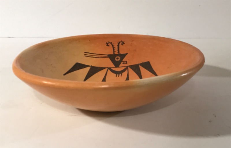 Photo 6 of NATIVE AMERICAN VINTAGE HOPI INDIAN POTTERY BOWL - UNMARKED