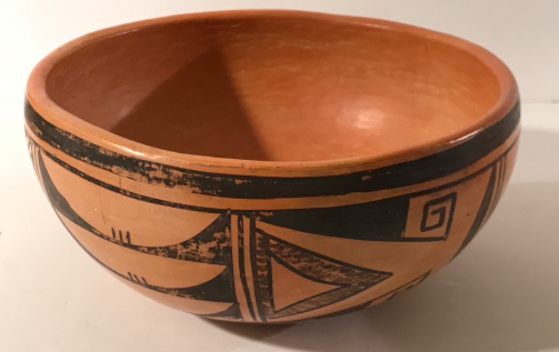 Photo 2 of NATIVE AMERICAN VINTAGE HOPI INDIAN POTTERY BOWL - UNMARKED