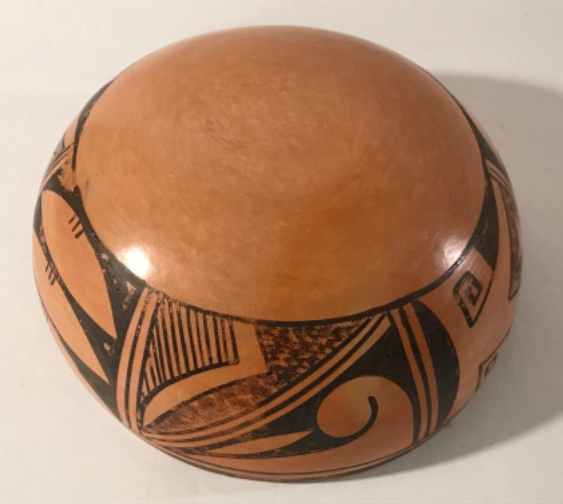 Photo 4 of NATIVE AMERICAN VINTAGE HOPI INDIAN POTTERY BOWL - UNMARKED