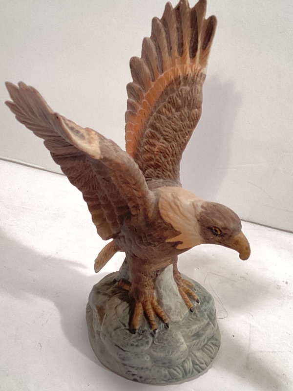 Photo 1 of THE AMERICAN EAGLE PORCELAIN SCULPTURE & OTHER AMAZING EAGLES 