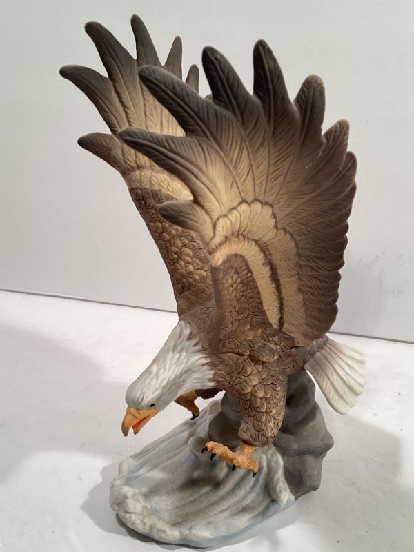 Photo 3 of THE AMERICAN EAGLE PORCELAIN SCULPTURE & OTHER AMAZING EAGLES 