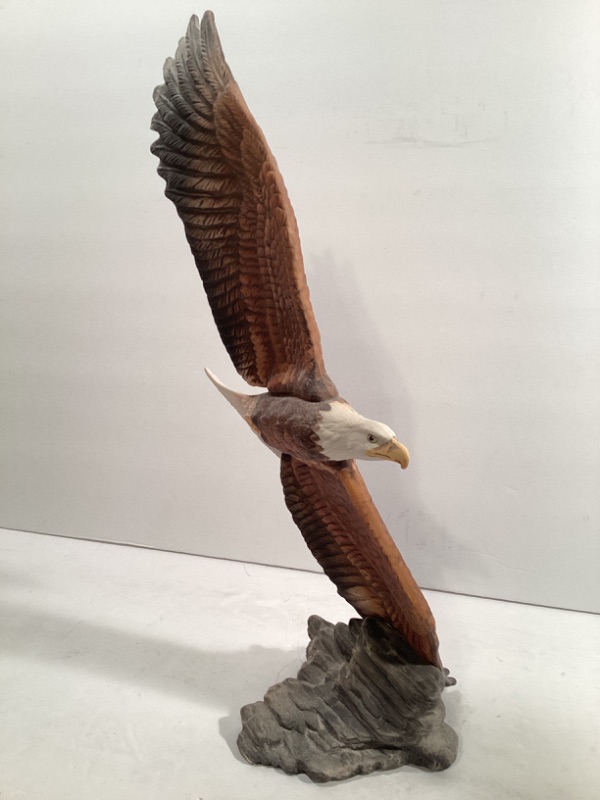 Photo 4 of THE AMERICAN EAGLE PORCELAIN SCULPTURE & OTHER AMAZING EAGLES 