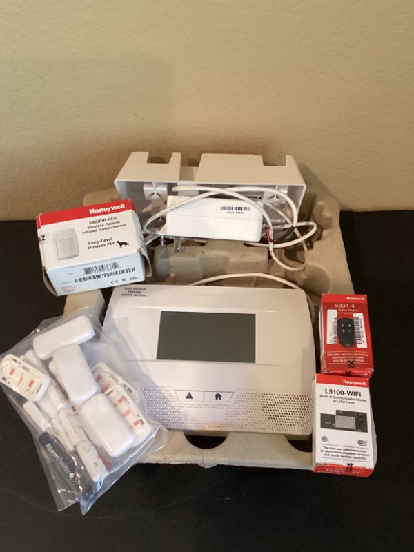 Photo 1 of HONEYWELL LYNX TOUCH L5210 SECURITY SYSTEM