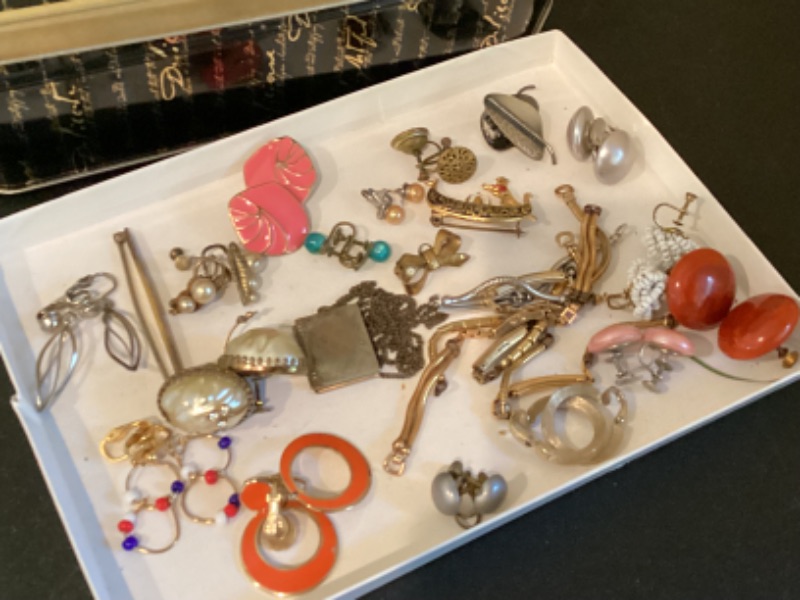 Photo 4 of VINTAGE JEWELRY