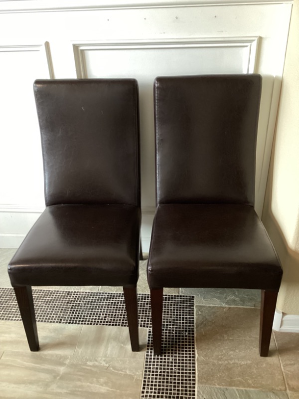 Photo 1 of 6 DINNING ROOM CHAIRS FROM R C WILLEY 18 X 22 X 39
OTHER MATCHING ITEMS IN THIS AUCTION