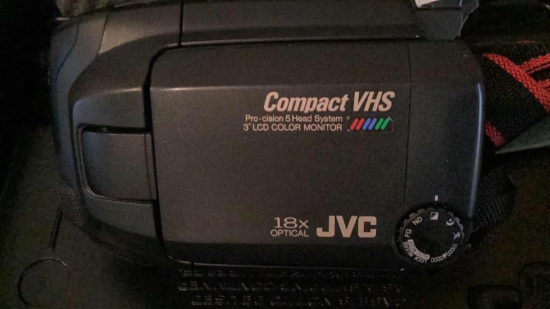 Photo 4 of JVC COMPACT VHS RECORDER 18X OPTICAL WITH CASE