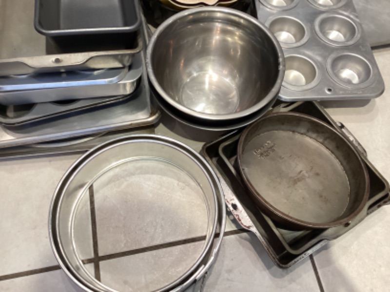 Photo 3 of BAKEWARE - SOME VINTAGE- MUFFIN  PANS, BUNDT PANS & MORE