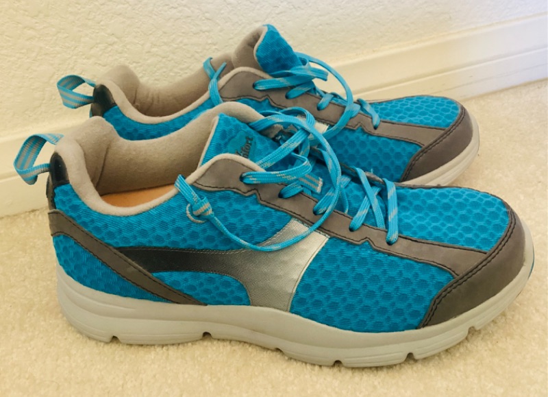 Photo 2 of DR COMFORT SIZE 7 BLUE & GREY SNEAKERS- LIKE NEW CONDITION