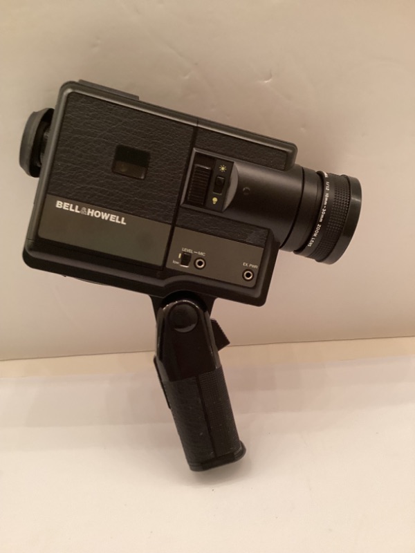 Photo 4 of BELL & HOWELL MS 30 SOUND MOVIE CAMERA & SYLVANIA SUN GUN MOVIE LIGHT