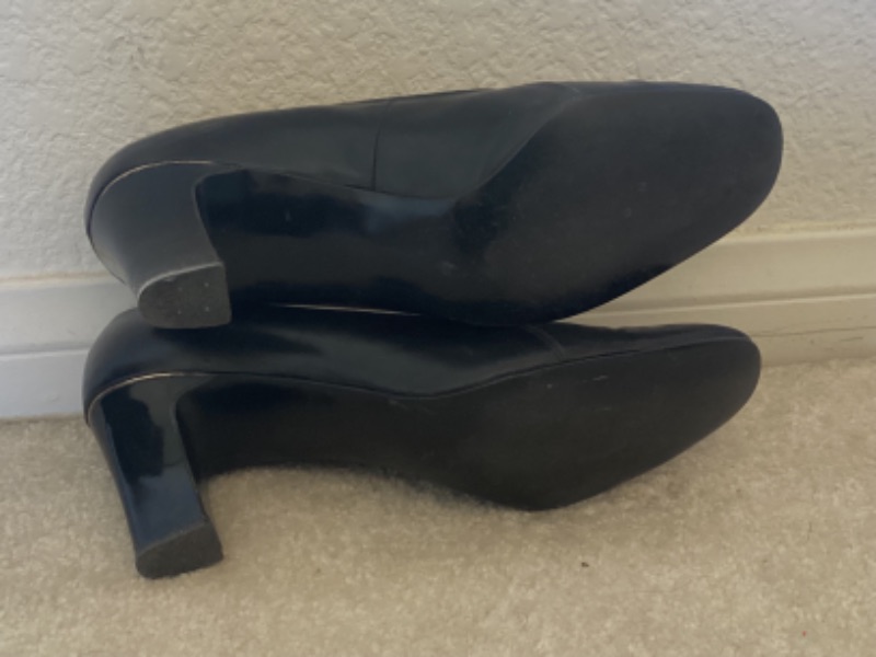 Photo 5 of WOMENS BLACK SHOES - NATURALIZER & NICOLE 
SIZE 6.5